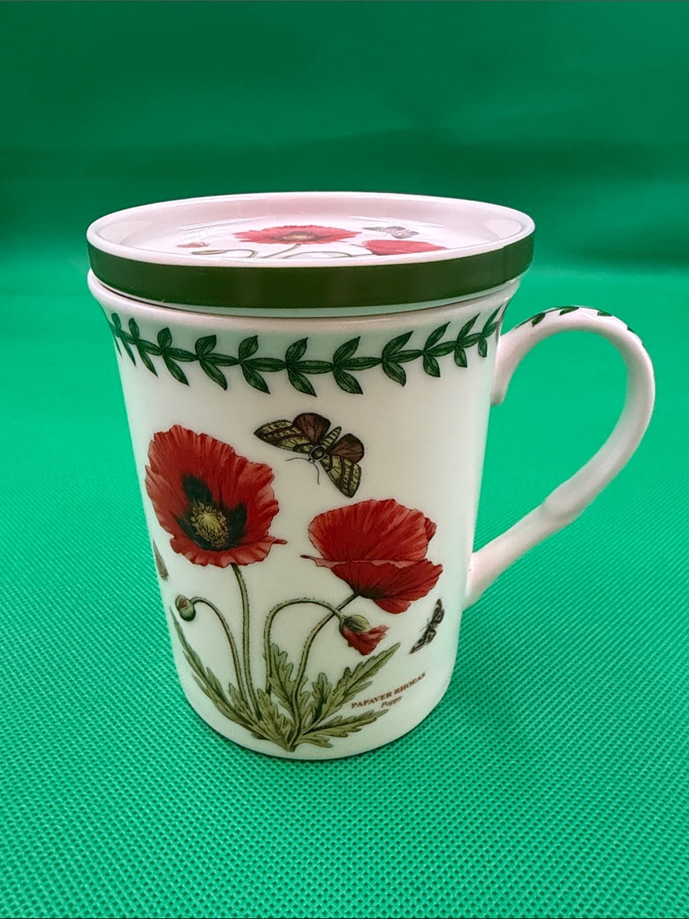 Portmetrion (Botanic Garden)
Poppy Floral Ceramic Mug with Lid - Red & Green